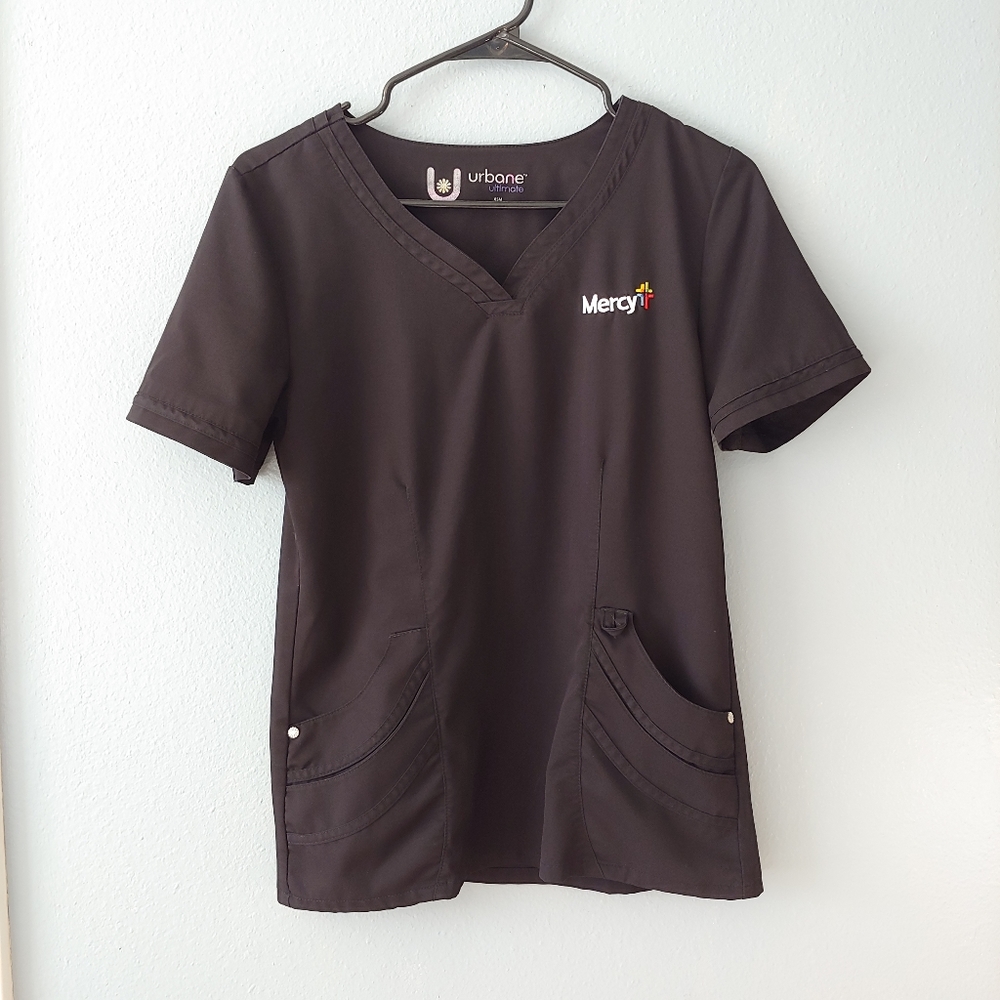 Mercy Urbane Women's Scrub Top size XS